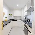 Apartamento - Marina Banus, Puerto Banus, 2br Location, Pool & Parking