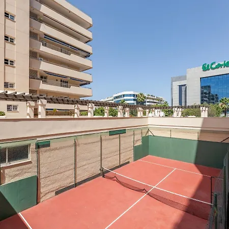 - Marina Banus, Puerto Banus, 2br Location, Pool & Parking Apartamento *
